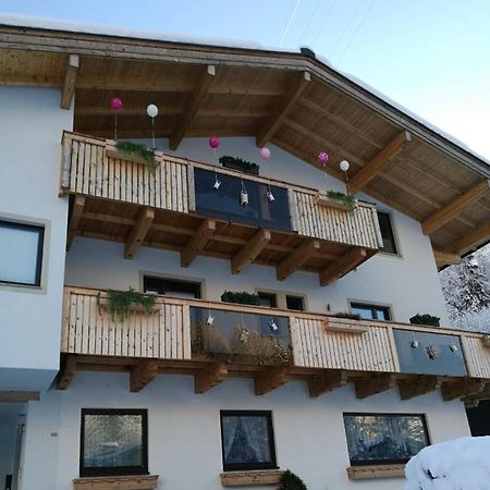 Gemuetliche Wohnung 10 Minuten Vom See Entfernt Zell am See Bagian luar foto