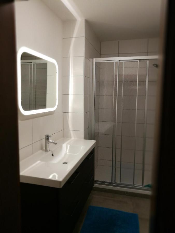 Gemuetliche Wohnung 10 Minuten Vom See Entfernt Zell am See Bagian luar foto