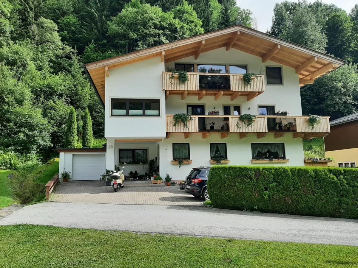 Gemuetliche Wohnung 10 Minuten Vom See Entfernt Zell am See Bagian luar foto